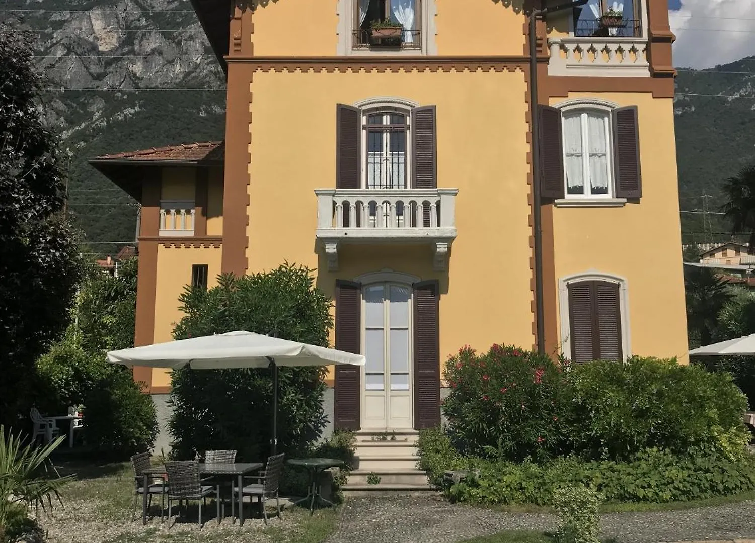 Villa Laura Lierna Bed & Breakfast