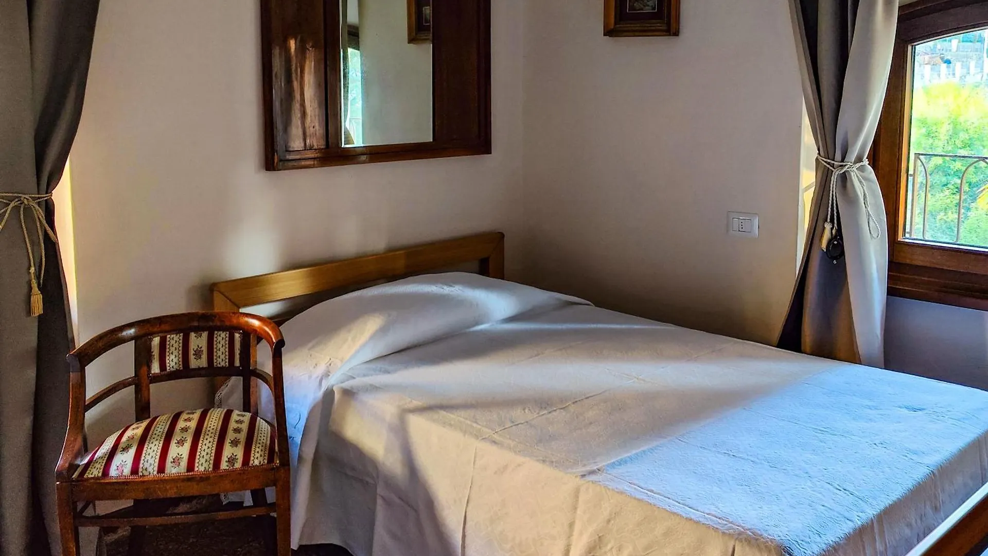 Bed & Breakfast Villa Laura Lierna