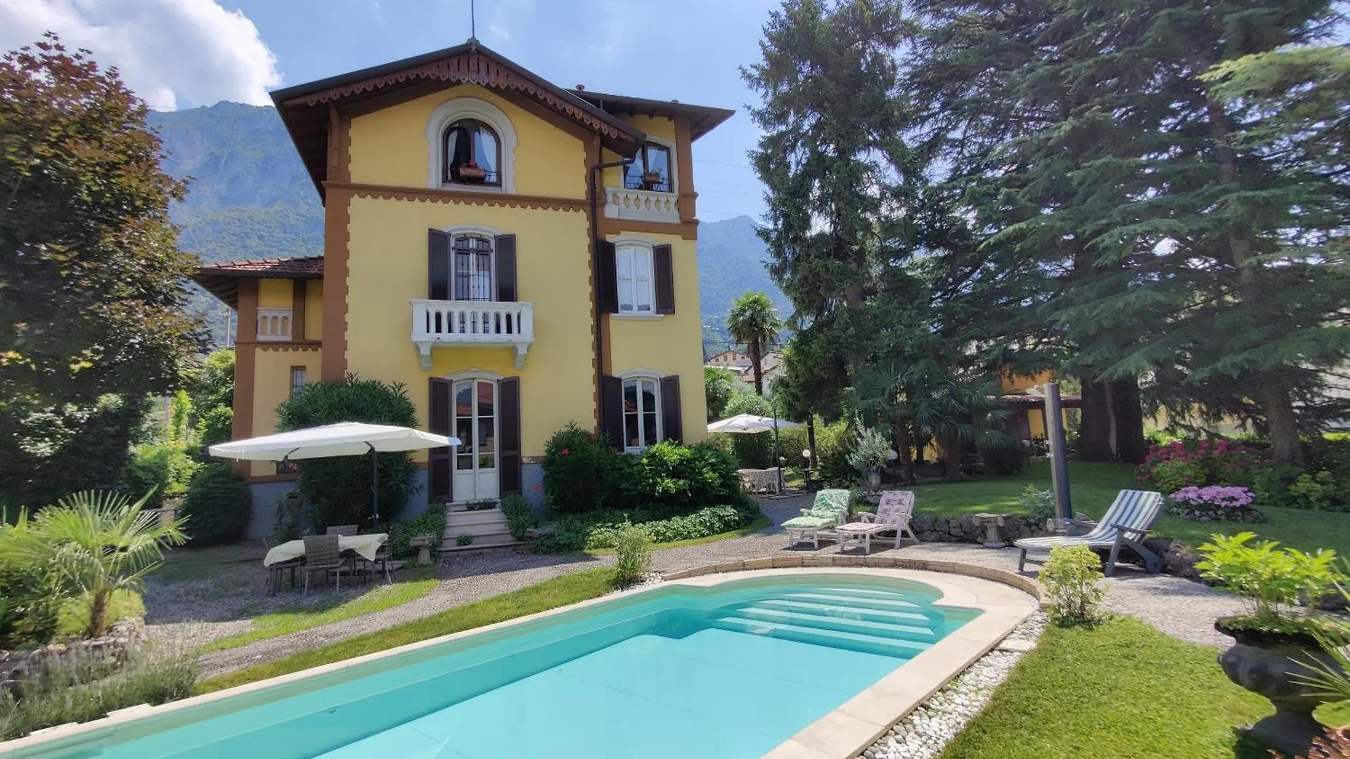 Villa Laura Lierna 0*,
