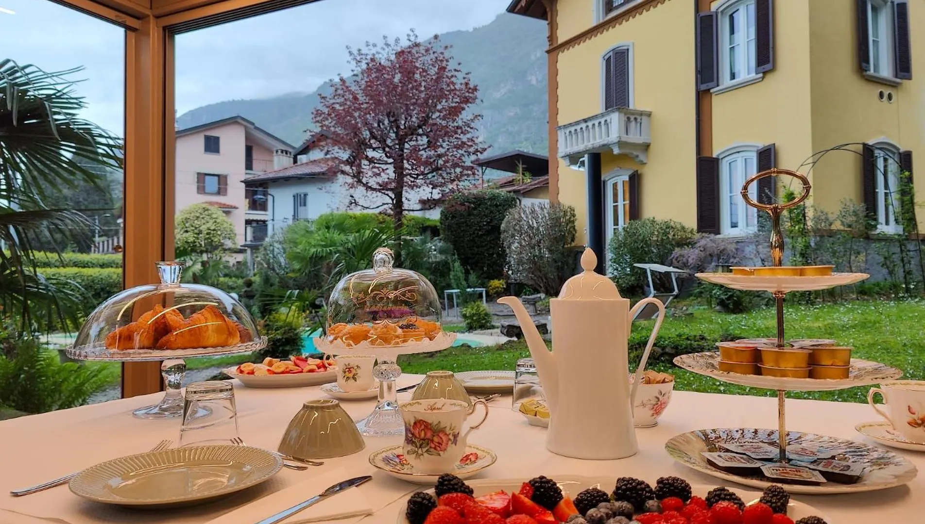 Villa Laura Lierna 0*,  Italy